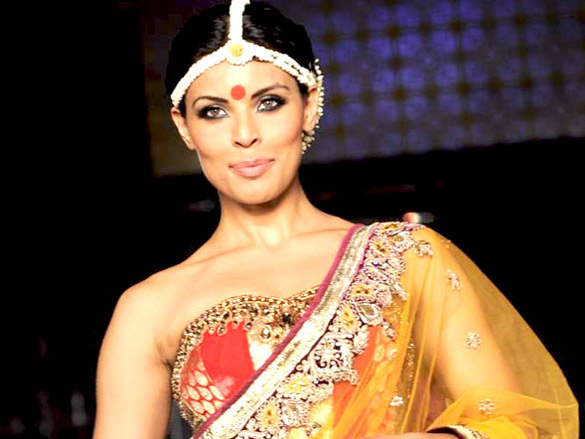 neil walks for vikram phadnis at aamby valley city india bridal week 2011 8