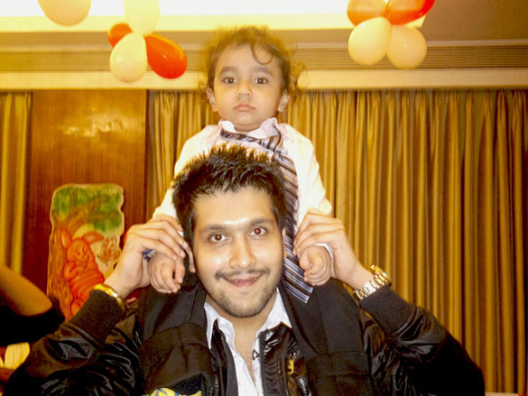 bappi lahiri celebrates grandson swastiks birthday 4