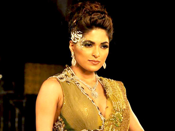 sameera and jackky walk for shane falguni peacock at aamby valley city india bridal week 2011 8