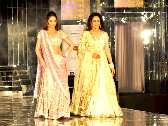 hema and esha walk for neeta lulla at aamby valley city india bridal week 2011 5