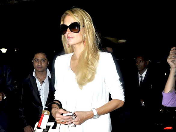 paris hilton snapped at mumbai airport leaving india 7