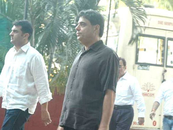 bollywood celebs at surinder kapoors prayer meet 29