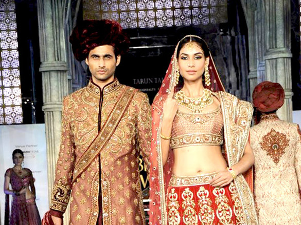 tarun tahilianis finale show at aamby valley city india bridal week 2011 7