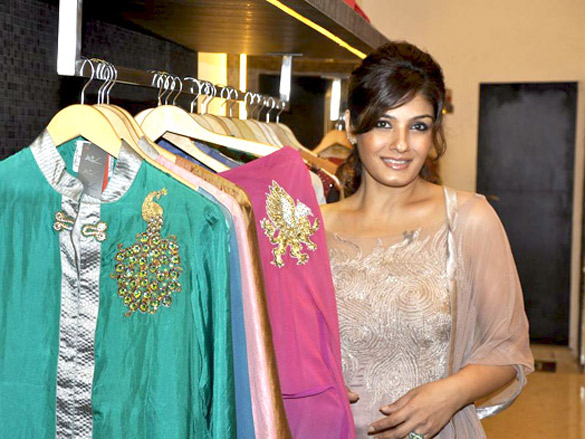 raveena tandon inaugurates the changing room store 6