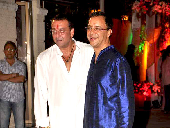 amitabh ajay and ranbir at sanjay dutts mata ki chowki 5