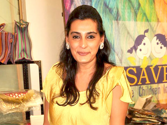 suniel shetty and sophie at araish exhibition 12
