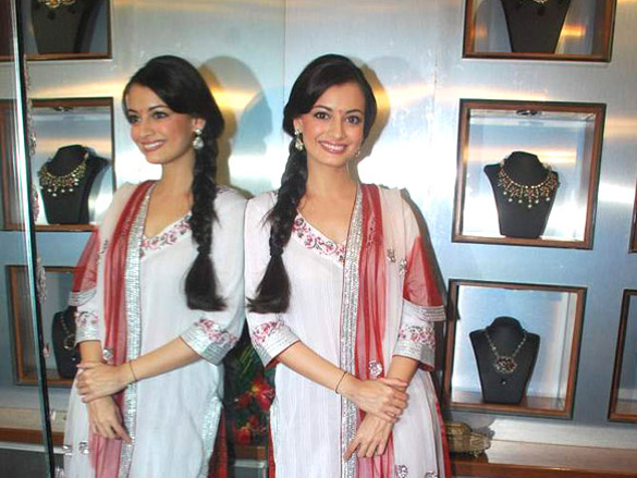 dia mirza at golecha jewellers store for diwali collection launch 8
