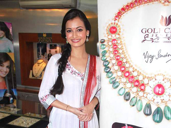 dia mirza at golecha jewellers store for diwali collection launch 9