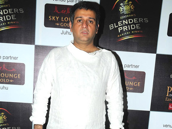 aliya khan riddhi tolia and arjan bajwa at blenders pride party 8