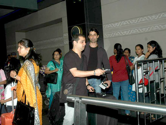 ameet m gaurr snapped at international airport 5