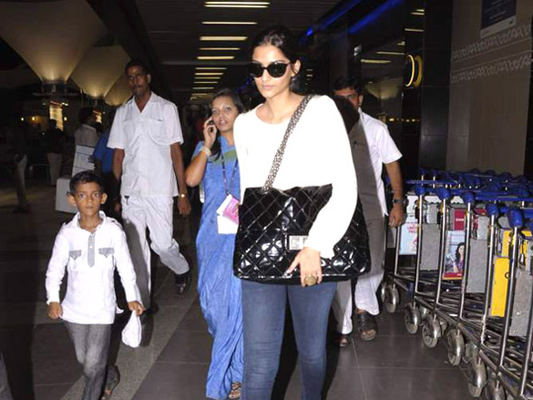 sonam kapoor snapped at the airport 5