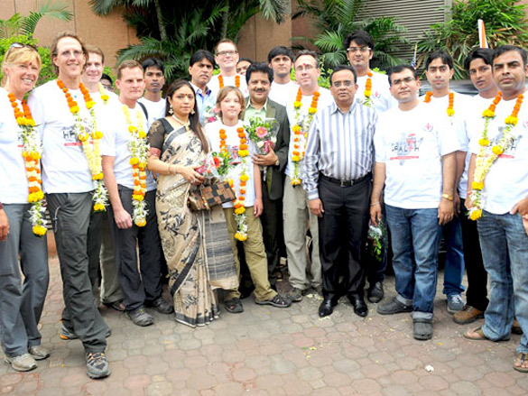 udit narayan beena mehta and others flags off the health rally 2011 3
