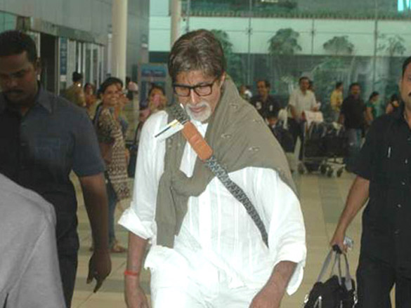 amitabh bachchan snapped at the airport 3