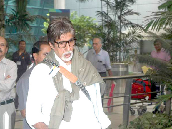 amitabh bachchan snapped at the airport 7