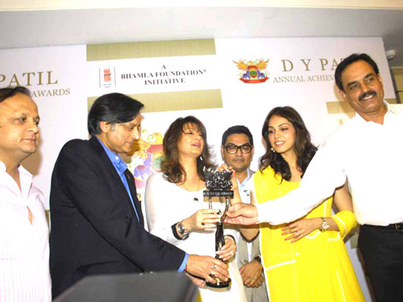 press meet of dy patil annual achievers awards 3
