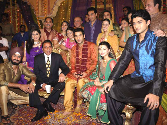dharmendra on the sets of tv serial sabke sapne saware preeto 4