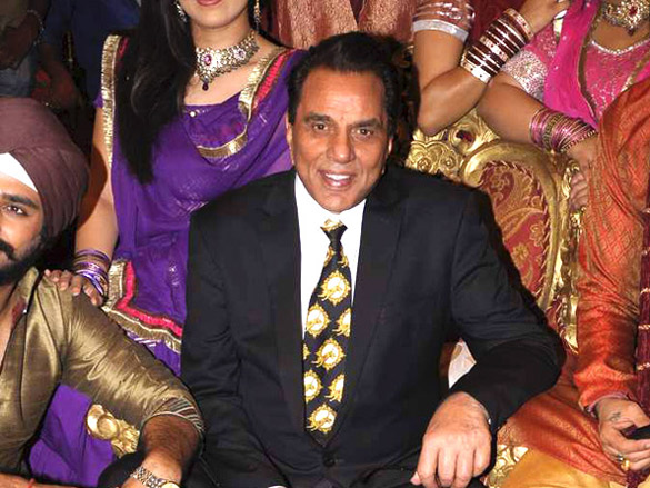 dharmendra on the sets of tv serial sabke sapne saware preeto 7
