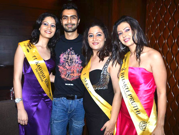 mandira bedi and tulip judge gold gyms fit n fab 5