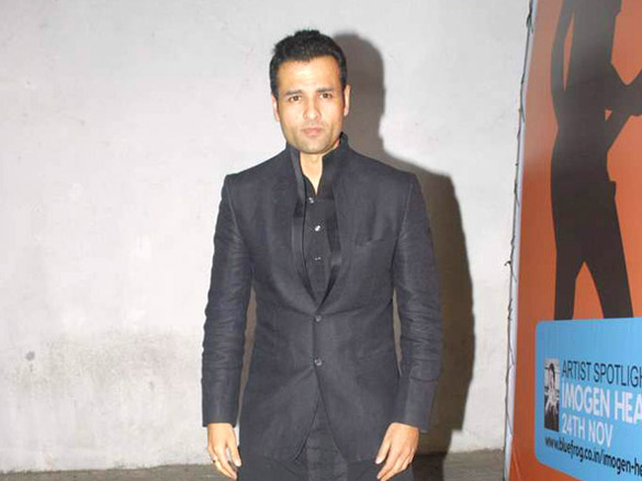 sonu nigam at blue frog gig 5