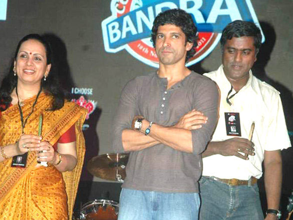 farhan akhtar at celeberate bandra concert 4