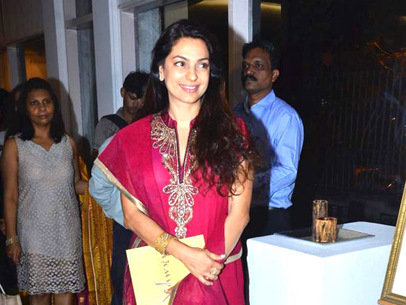 juhi chawla at bharat tripathis art exhibition 11