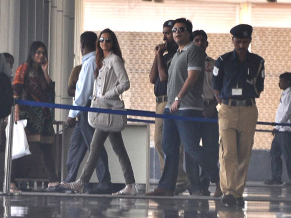 big b and abhishek snapped after aishwarya delivers baby girl 4