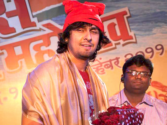 jeetendra suniel shetty and sonu nigam at mns koli festival 7