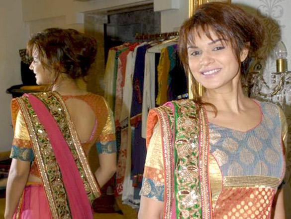 ammy billimoria dresses up aashka goradia 4
