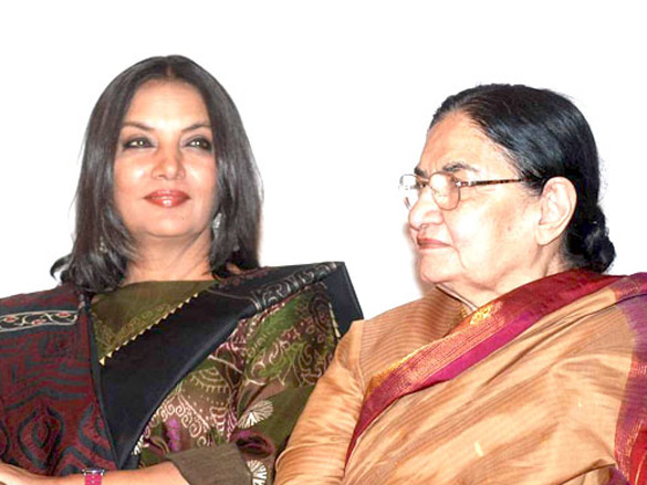 shabana azmi and gulzaar at javed siddiquis roshandan book launch 6