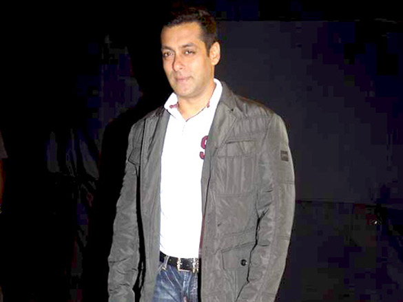 salman akshay and john at colors golden petal awards 2