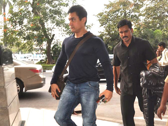 aamir khan snapped in a pensive mode at airport 7