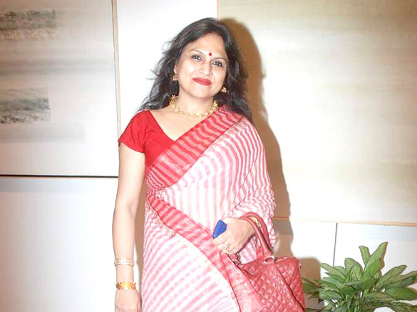 ananya banerjee at prafulla dhanukars art event 3