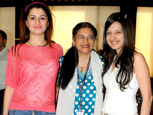 ammy billimoria supports pink ribbon campaign 7