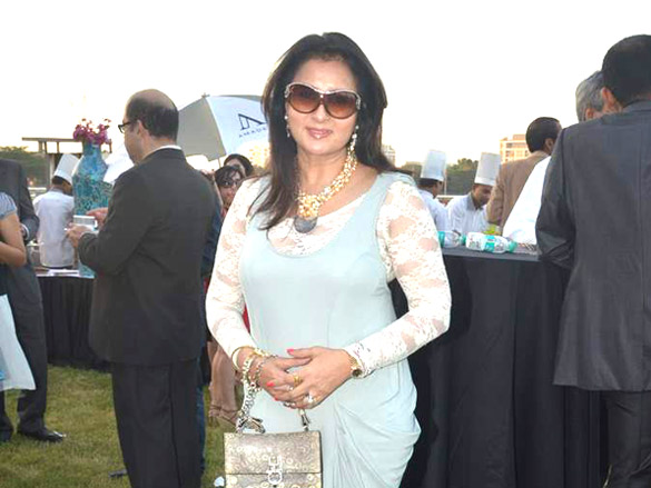 dharmendra and sameera reddy snapped at the race course 11