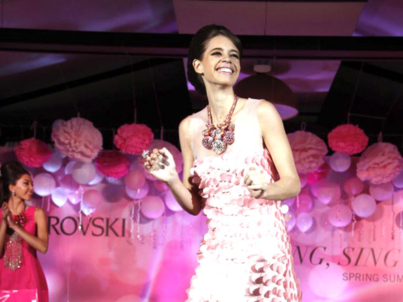 kalki walks the ramp at swarovski party 5