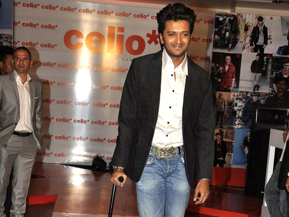 riteish deshmukh at celio store launch in bandra 5