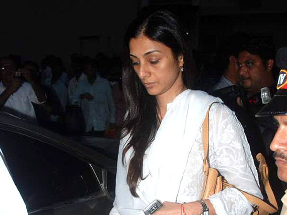 bollywood pays respect at dev anands prayer meet 27
