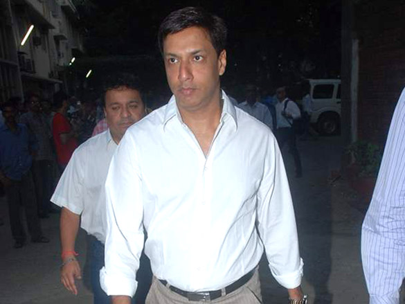 bollywood pays respect at dev anands prayer meet 32