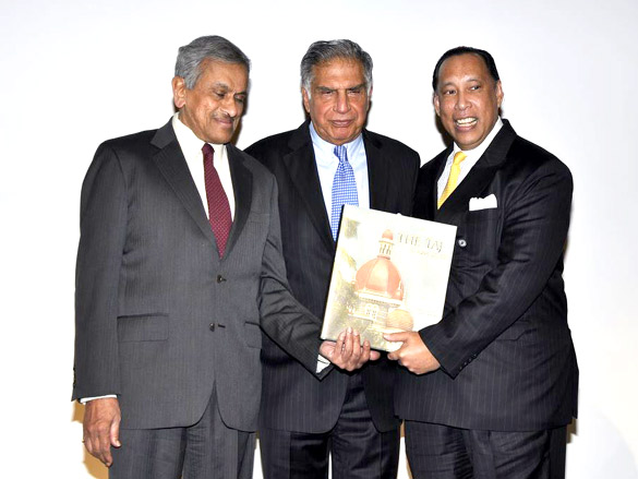 juhi chawla and ratan tata at the launch of the taj book 6