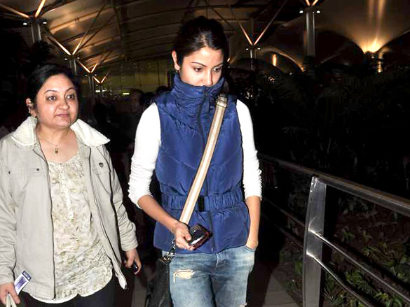 anushka sharma and aditya thackeray snapped at airport 3