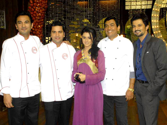 sanjeev kapoor on the sets of master chef india season 2 2