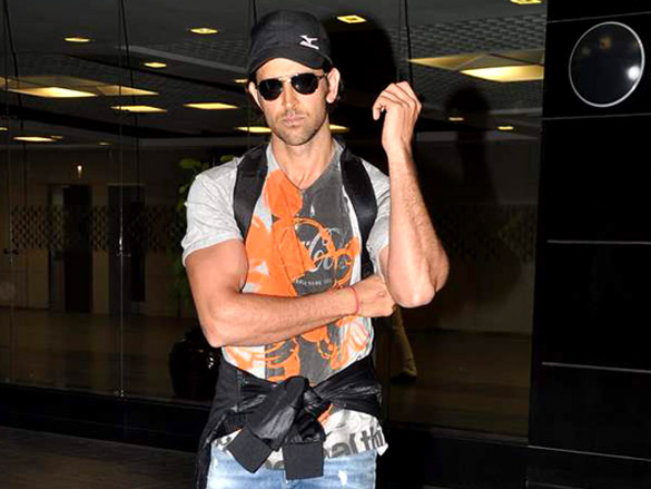 hrihtik snapped at the international airport 4