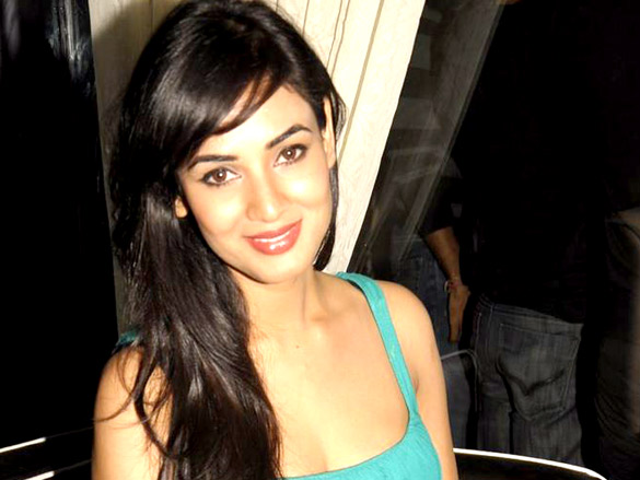 neha shazahn and sonal chauhan at teachers scotch launch 5