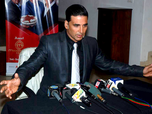 akshay at the grand finale of master chef india 2 6