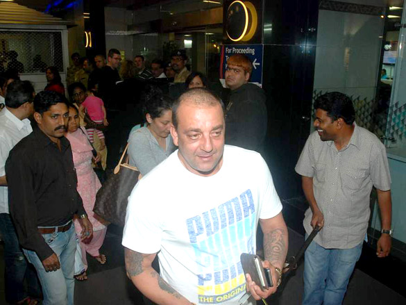 sanjay dutt and yamamotayama snapped at the airport 3