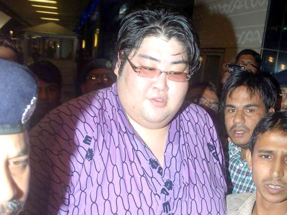 sanjay dutt and yamamotayama snapped at the airport 8
