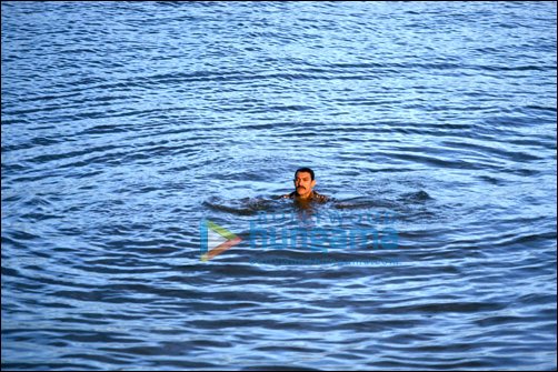 Aamir learns swimming for Talaash
