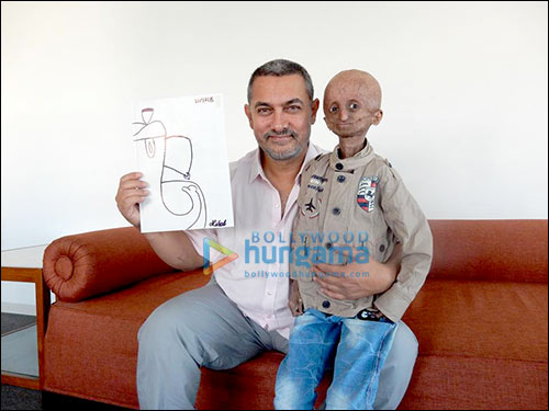 check out aamir khan finally meets his fan the 14 year old nihal 6