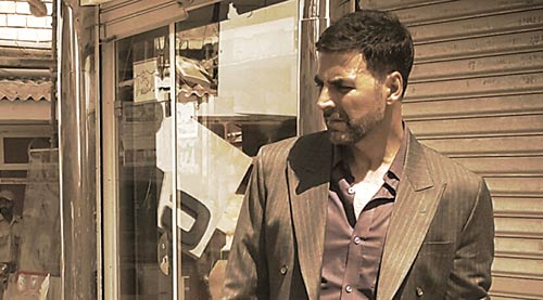 No one plays the working class hero better than Akshay Kumar, Airlift proves it