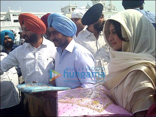 Ajay and Sonakshi visit Golden Temple